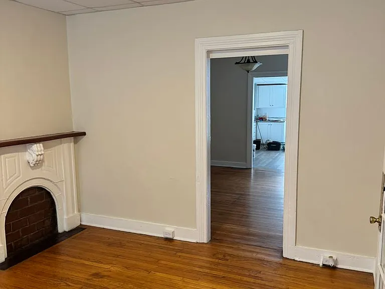 210-212 N Potomac St — Photo 10