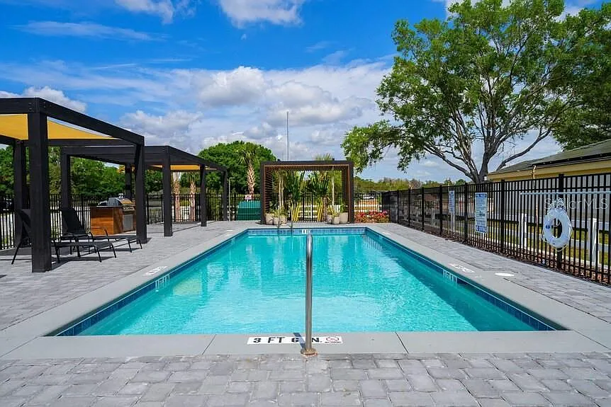 3 bed, 3.0 bath, 1360 sqft, $2,100 — Photo 4