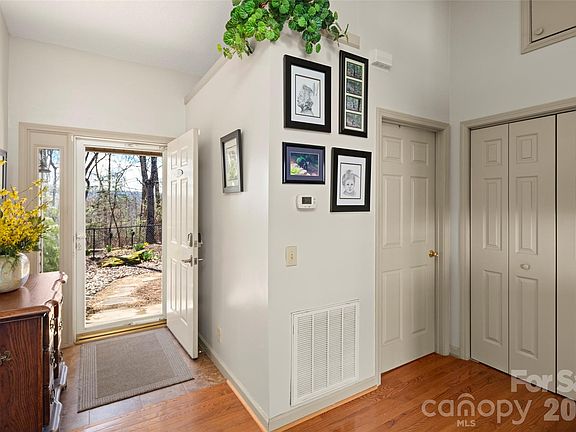 5th image of 405 Glen Echo Cir