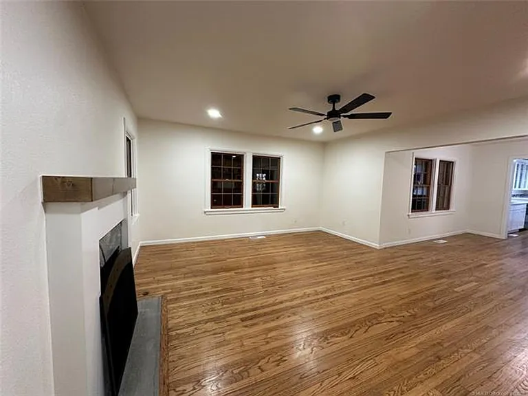 1235 S Gary Pl — Photo 29