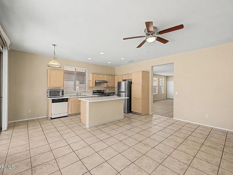 6622 W Golden Ln — Photo 13