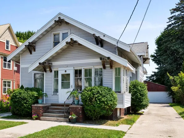 1329 S 15th STREET, Manitowoc, WI 54220