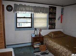 10 Saddler Ln, Levittown, NY 11756