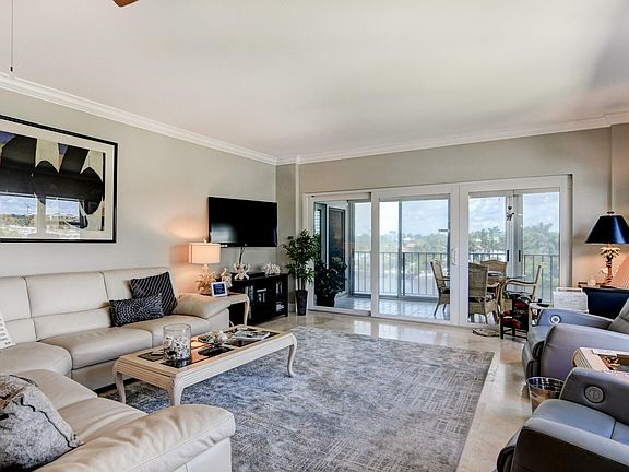 2nd image of 220 Macfarlane Dr APT 402
