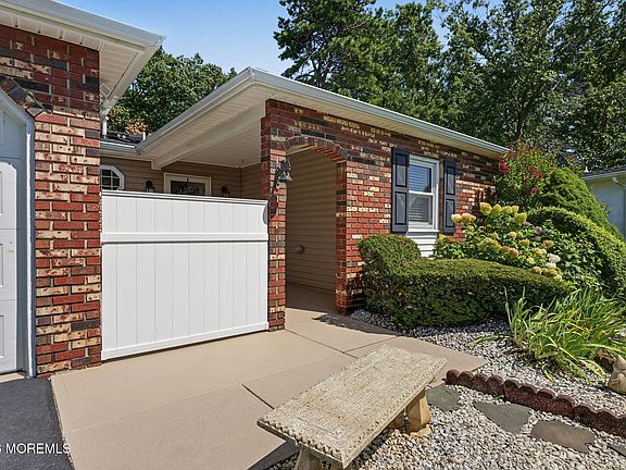 3rd image of 22 Higgins Ct