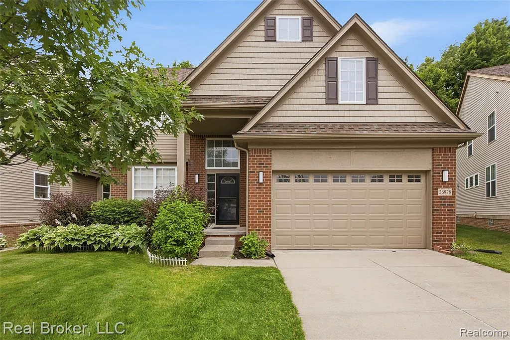 4 bed, 3.5 bath, 3100 sqft, $3,300 — Photo 1