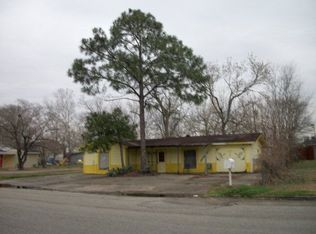 926 E Myrtle St, Angleton, TX 77515