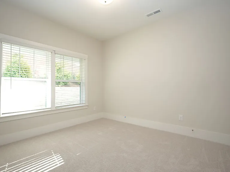 1405 Kenilworth Ave — Photo 21