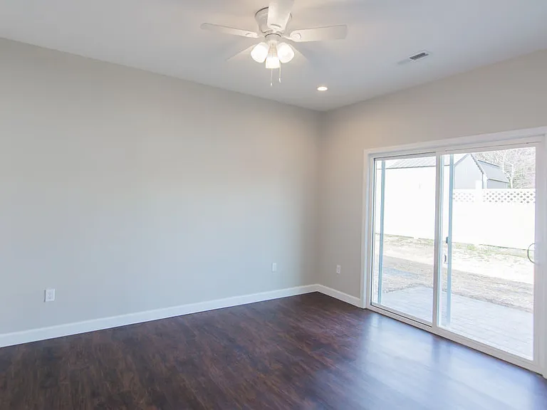 33 Michigan Ln — Photo 12
