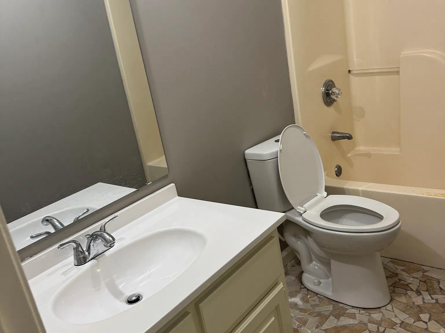 3 bed, 1200 sqft, $1,450 — Photo 3