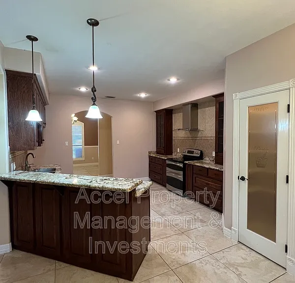 3911 Inez St — Photo 7