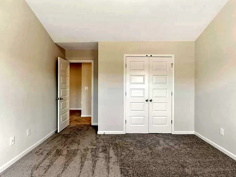 2704 Shetley Creek Dr — Photo 20
