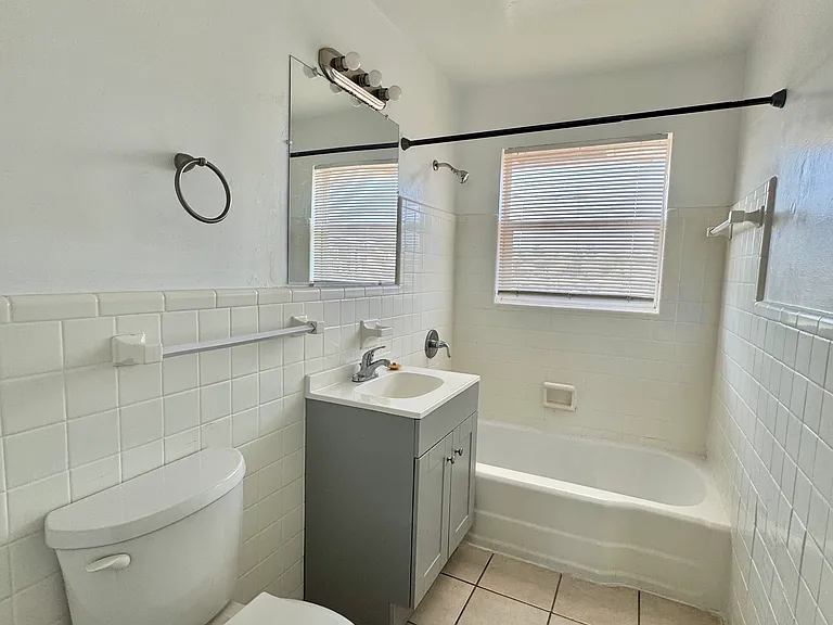 2034 NW 25th St #8 — Photo 14