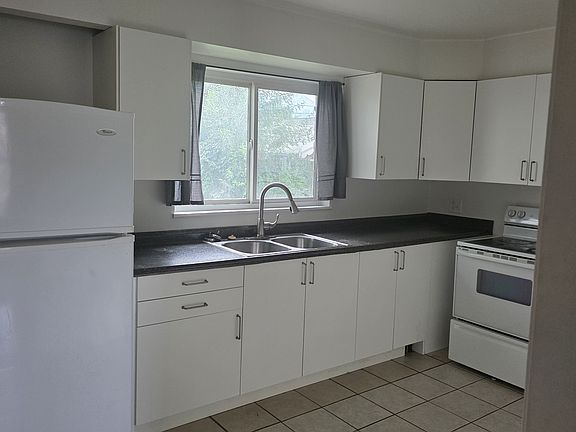 3rd image of 2141-2145 S Nowell Cir