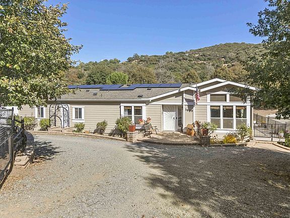 2nd image of 3859 Crescent Dr