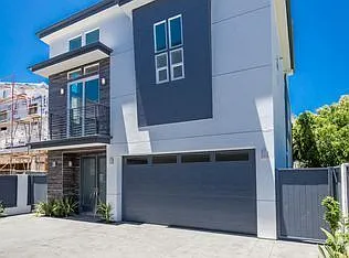 Luxurious Modern Townhouse w/3000+sq.ft. - Fabulous Amenities+Yard+3 Balconies with RB Schools — Photo 3