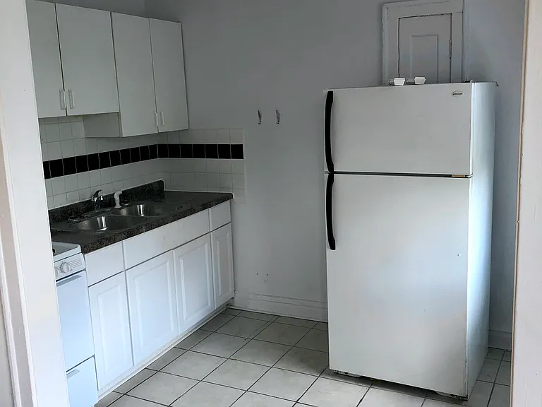 3812 N Pine Grove Ave — Photo 14