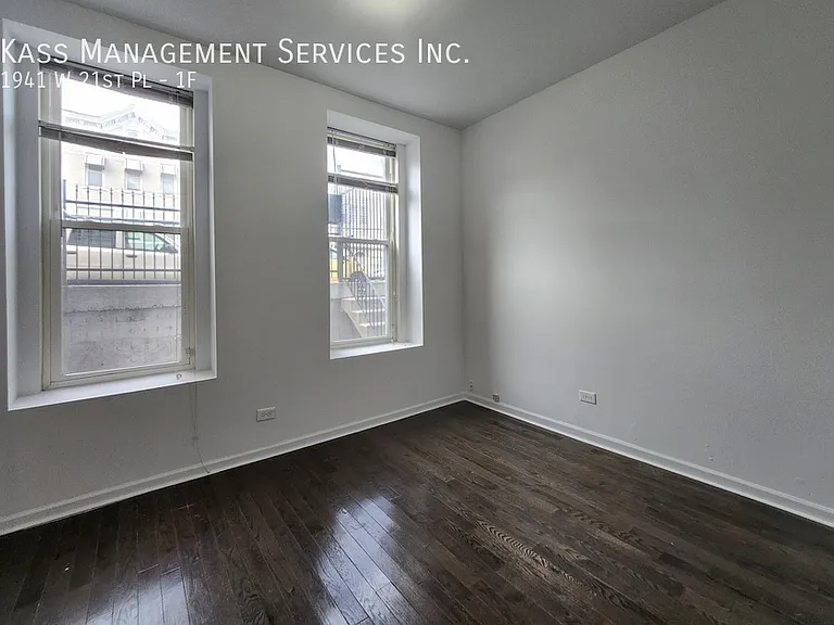 1941 W 21st Pl #1F — Photo 2