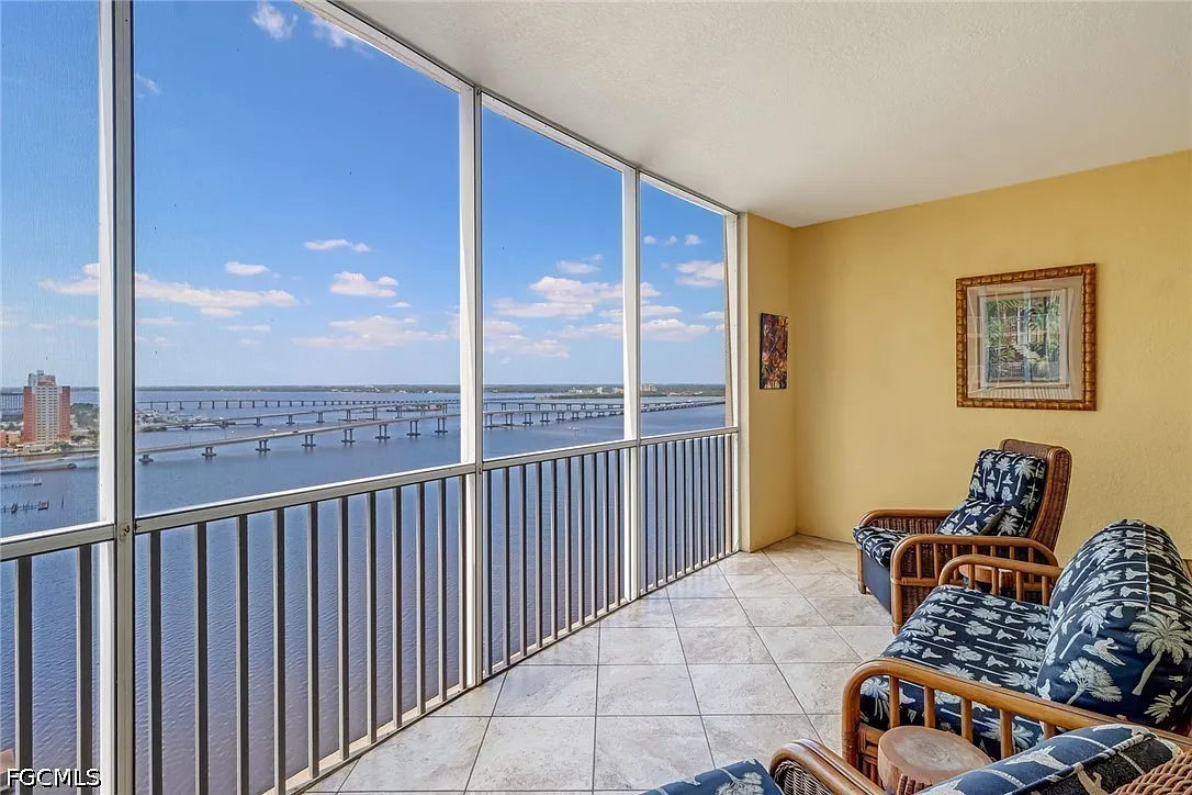 3 bed, 2.0 bath, 1408 sqft, $5,500 — Photo 3