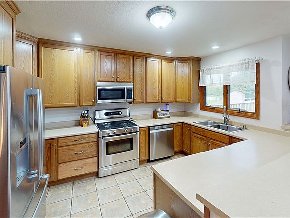 5th image of 6825 Sherry Ct