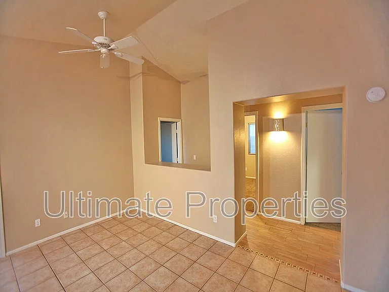 3011 W Zachary Dr — Photo 4