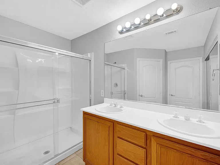 1009 Black Olive St — Photo 13