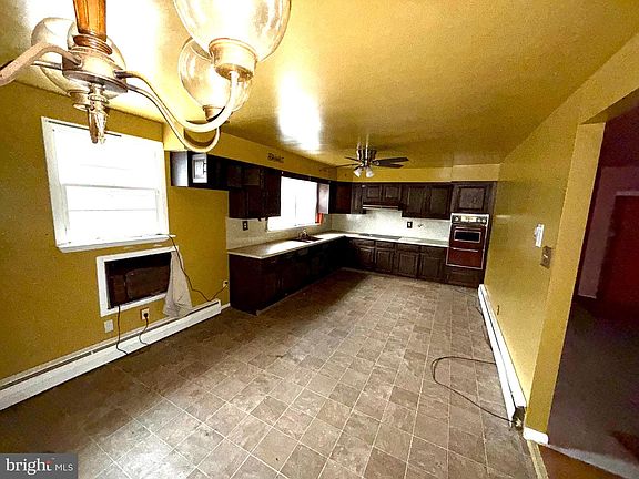 4th image of 1053 Clayton Rd