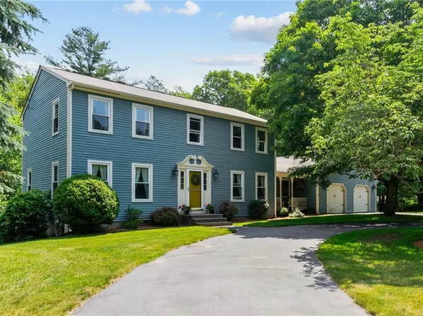 394 Maureen Cir, Burrillville, RI 02839