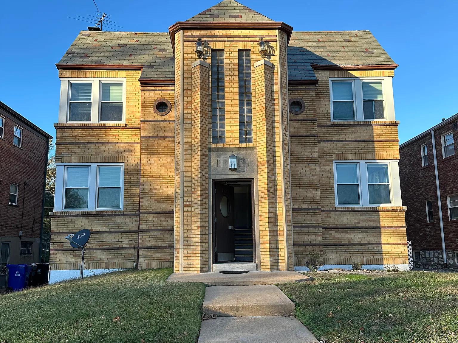 2 bed, 1033 sqft, $1,275 — Photo 1