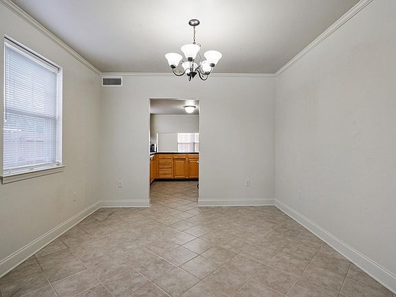Dining room.
