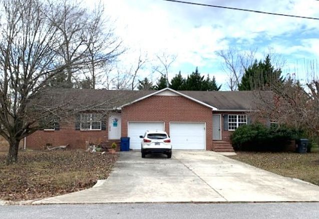 1st image of 158 Fox Creek Ct
