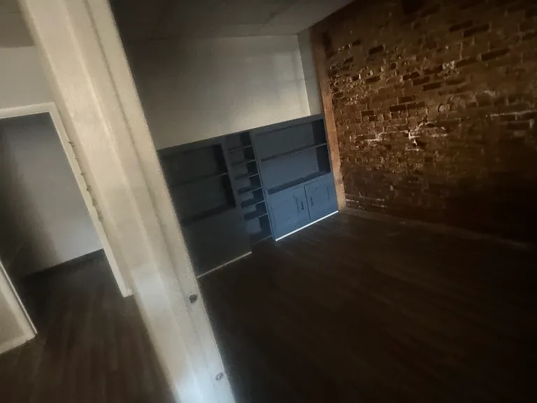 108 E Hancock St — Photo 5