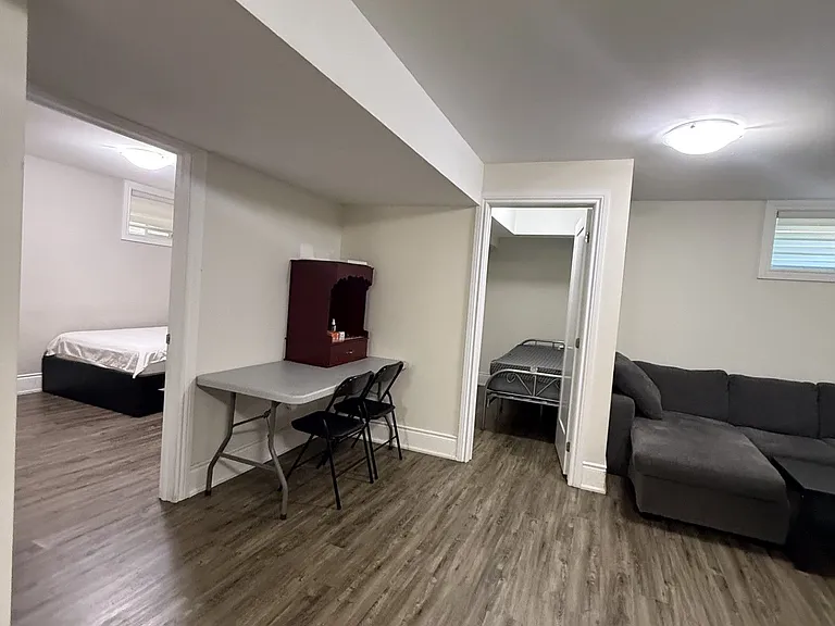 25 Westbourne Ave #BASEMENT — Photo 11