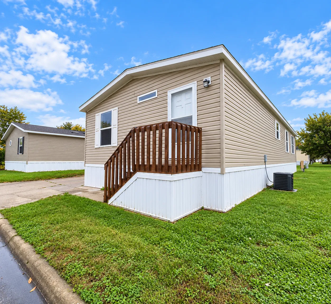 2050 Four Seasons Dr — Photo 2