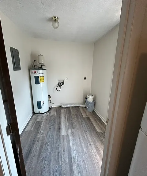 501 W Silver St #B — Photo 2