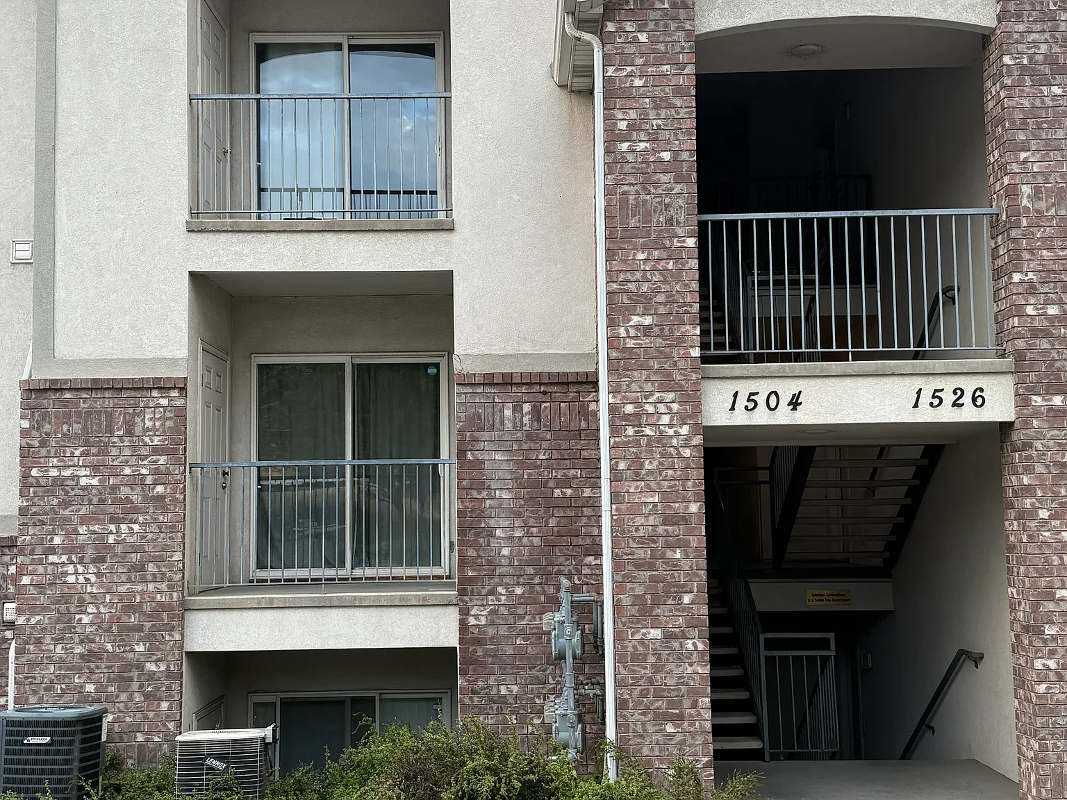 3 bed, 1142 sqft, $1,600 — Photo 2