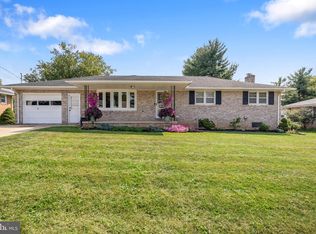 2104 Twin Brooks Dr, York, PA 17408