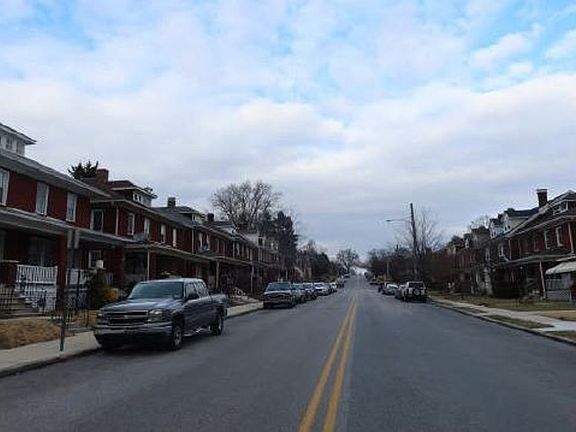 Exterior Neighborhood (street photo)
