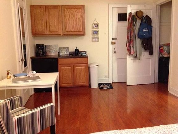 2nd image of 525 W Arlington Pl #3