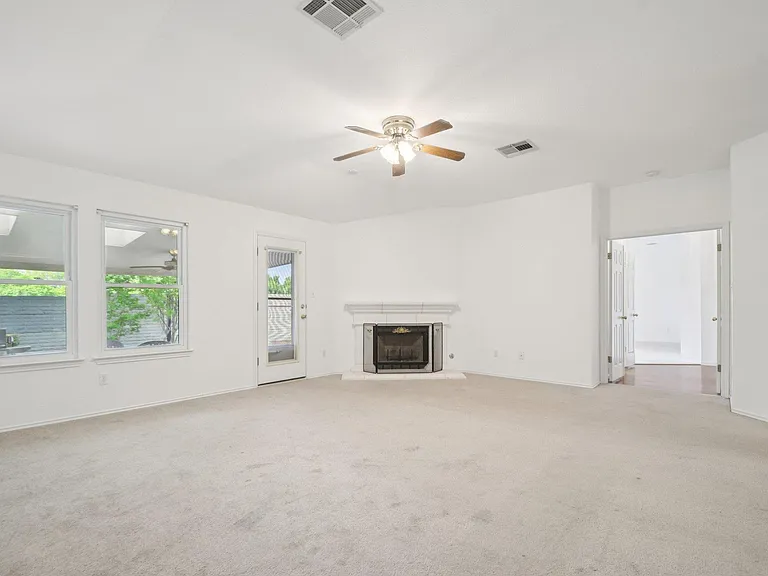 1300 Leah Ln — Photo 9