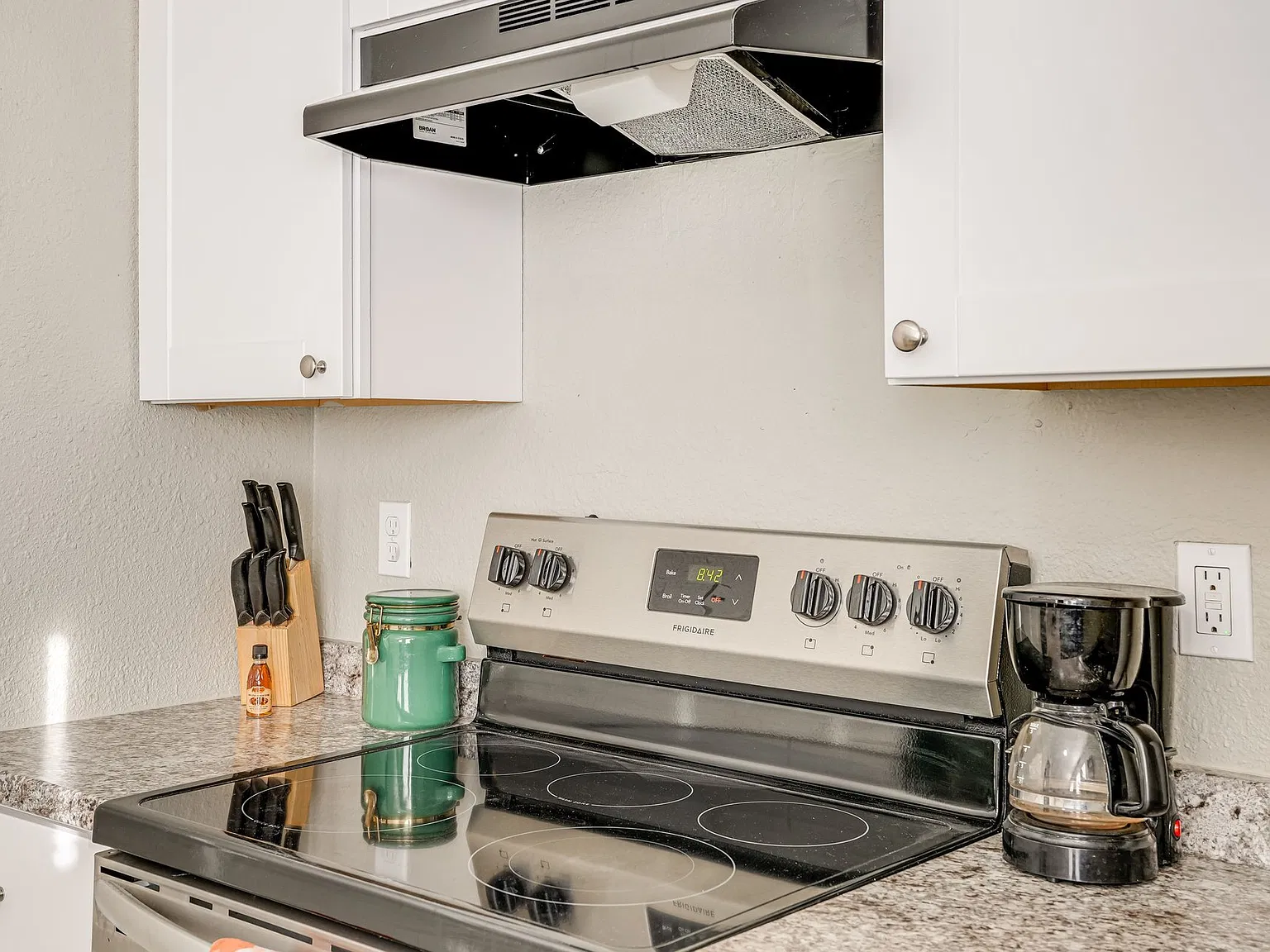 2 bed, 700 sqft, $1,550 — Photo 3