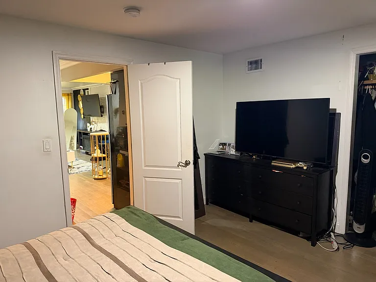 582 Lexington Ave #2 — Photo 7
