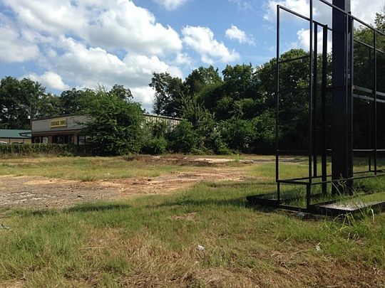 2nd image of 604 E End Blvd S