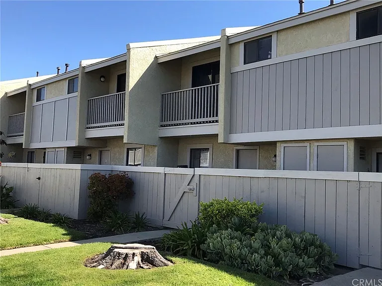 1113 W Cypress Ave — Photo 2
