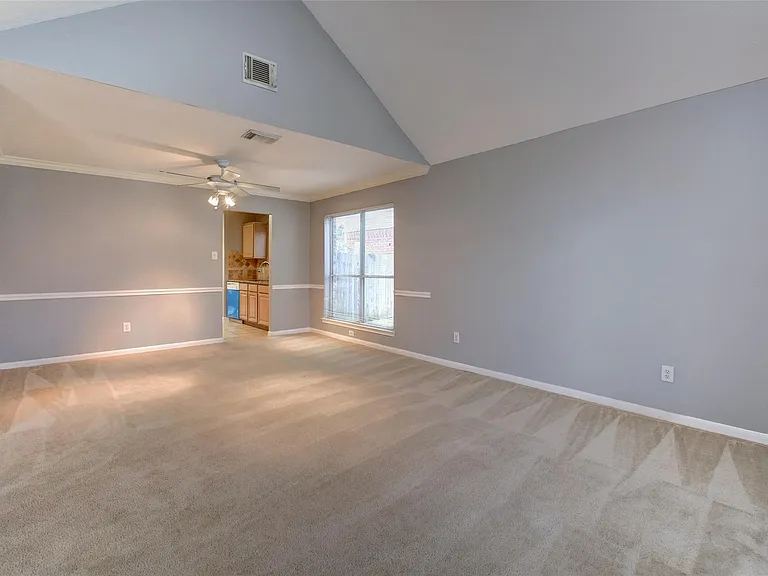 2114 Whirlaway Dr — Photo 6
