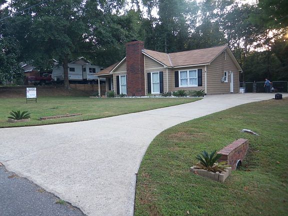 2nd image of 296 Lee Road 885