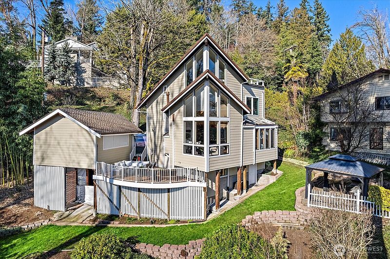 5th image of 8526 E Mercer Way