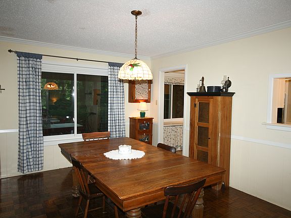 3rd image of 123 Hiett Ln