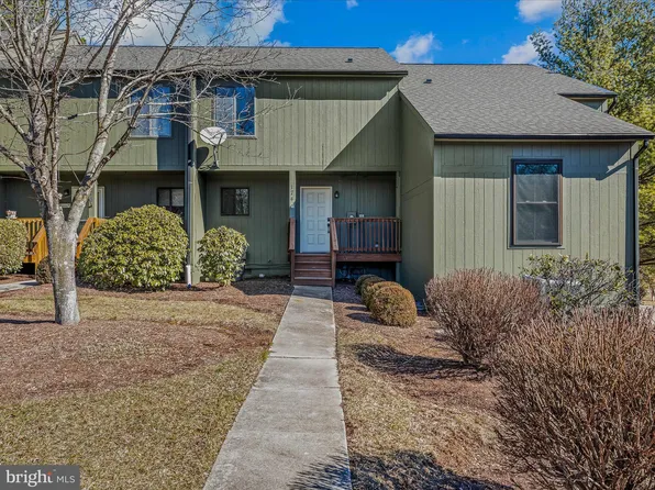 174 Fishhook Ln, Hedgesville, WV 25427