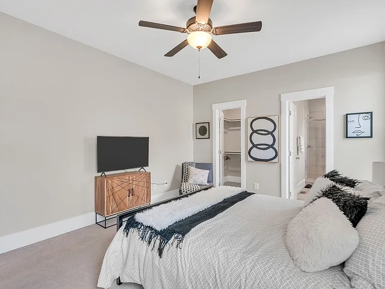 510 Eugene St — Photo 5